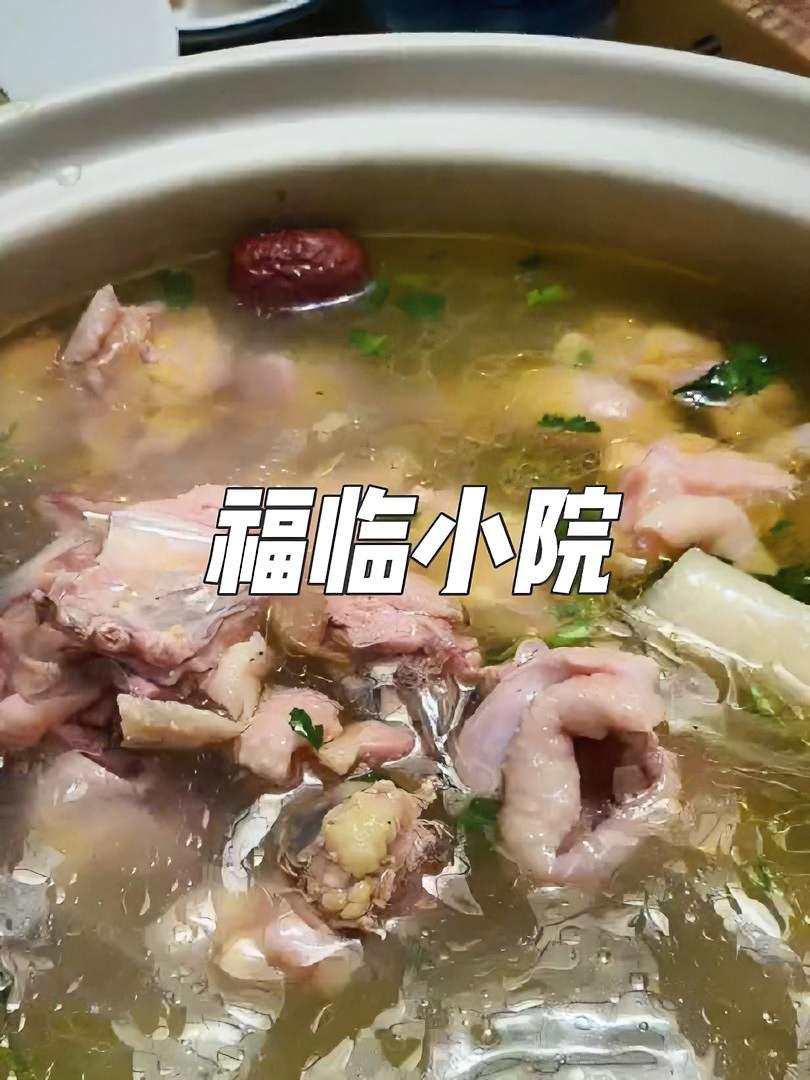还得是木柴炖笨鸡啊,怪不得最近这么火。青州 青州美食 分享美食分享快乐 同城美食