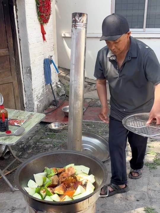 家常茄子炒肉，满满人间烟火味