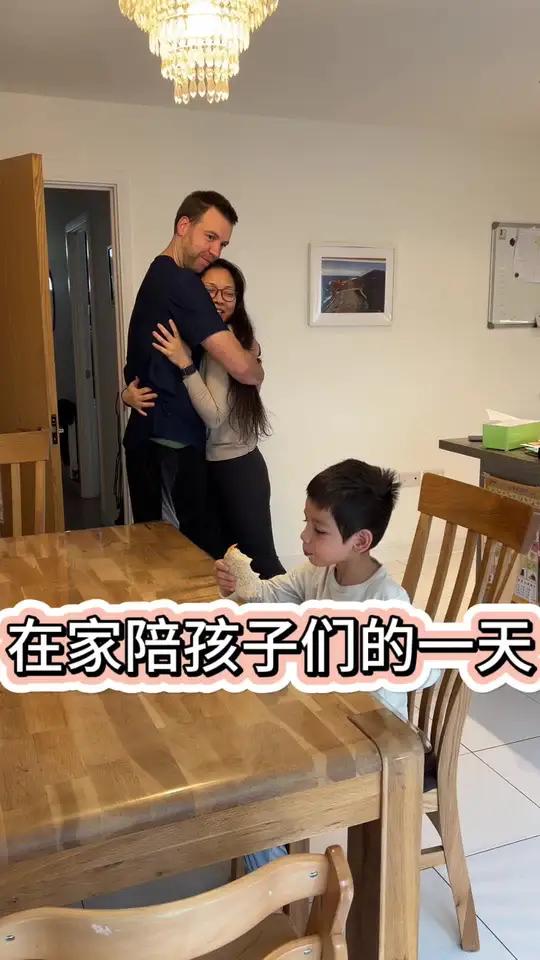 今天超市送了很多菜来,每当这个时候我就决定不了做什么吃的好,摆在面前选择太多了,有的时候光