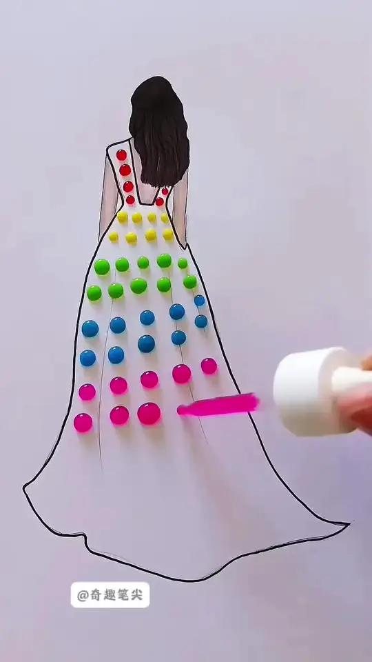 用色彩混合绘制一条渐变色裙子