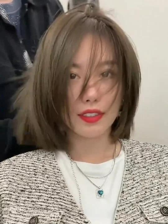 中短发发型 锁骨发烫发 显脸小发型 免打理烫发——锁骨发适合大多数人～～简单易打理,自然吹