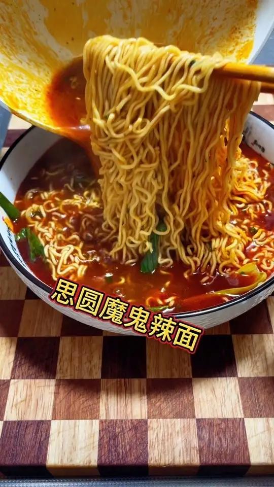 从小长大，第一次这么辣的泡面，辣味十足太辣了