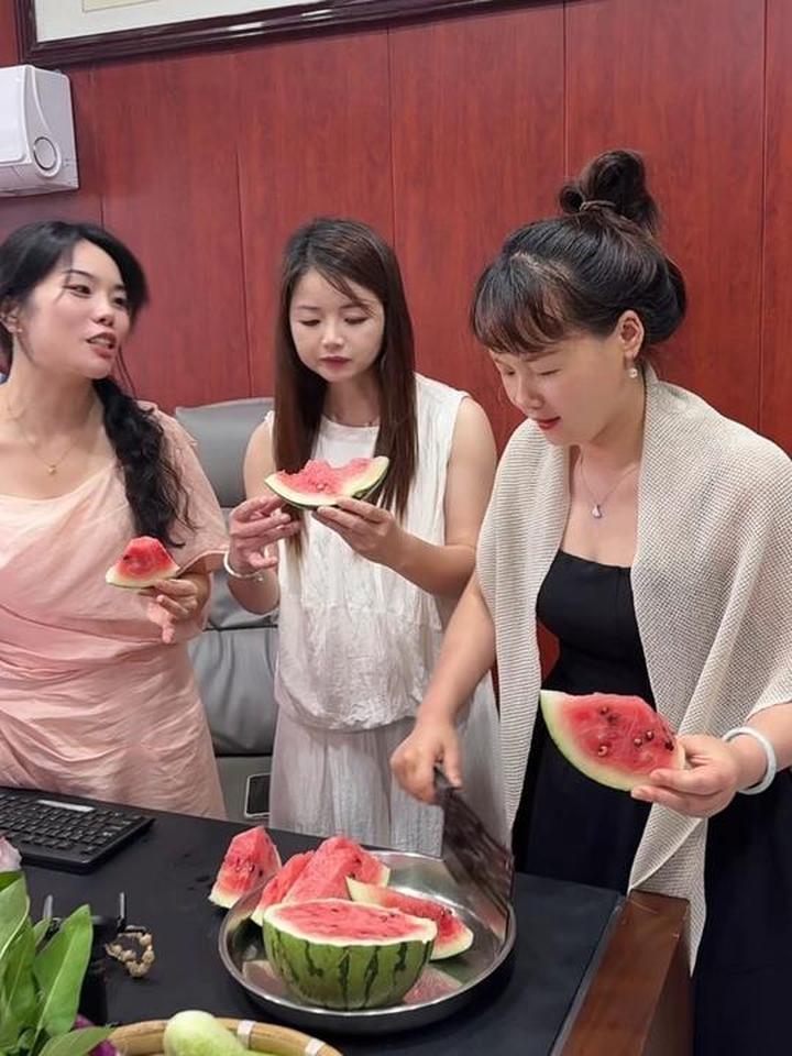 当年陪你一起摘瓜果青菜的伙伴们，还在你身边吗？