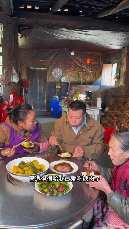 四川炒糖肉:腊肉咸香与红糖软糯的回忆