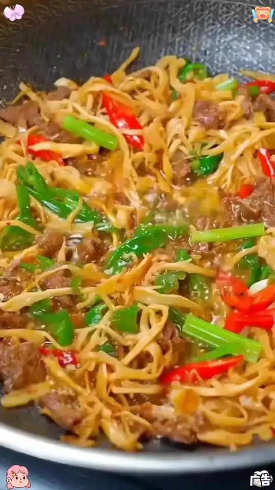 笋丝与肉类一同炖煮,好吃下饭