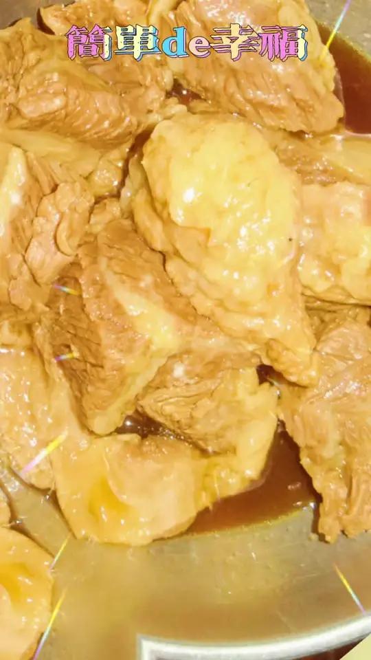 小碗炖牛肉,炖肉汤小白菜豆腐泡口蘑