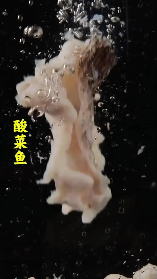 鹅块店里的酸菜鱼酸爽滑嫩,劲道爽口有韧性,鱼片不易碎,简单易做,易学,省时省力出餐快想吃想