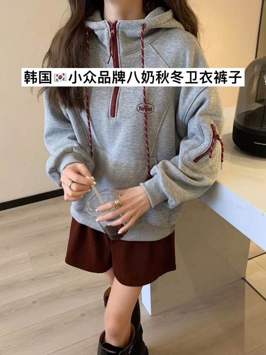 韩国小众品牌八奶卫衣,搭配挂链裤子,真的很有设计感