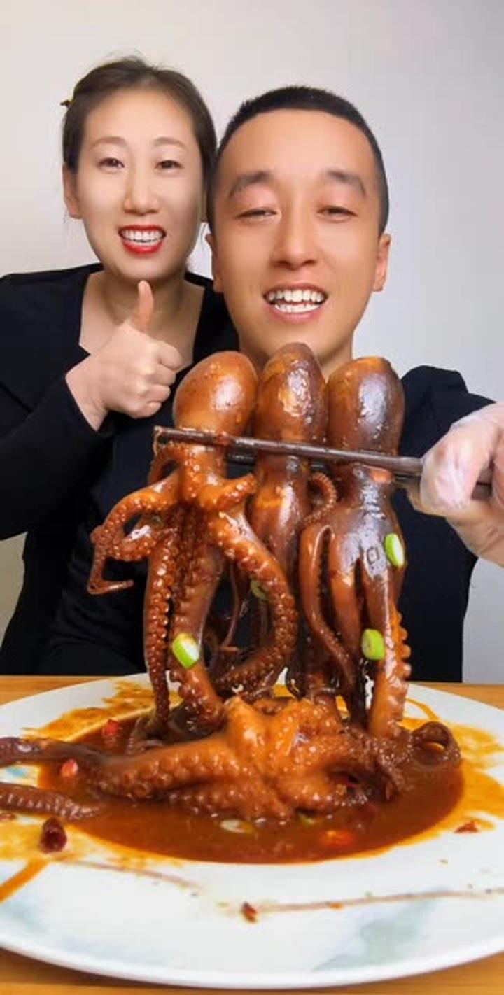 爆头八爪鱼真的太好吃了，吃起来特别过瘾