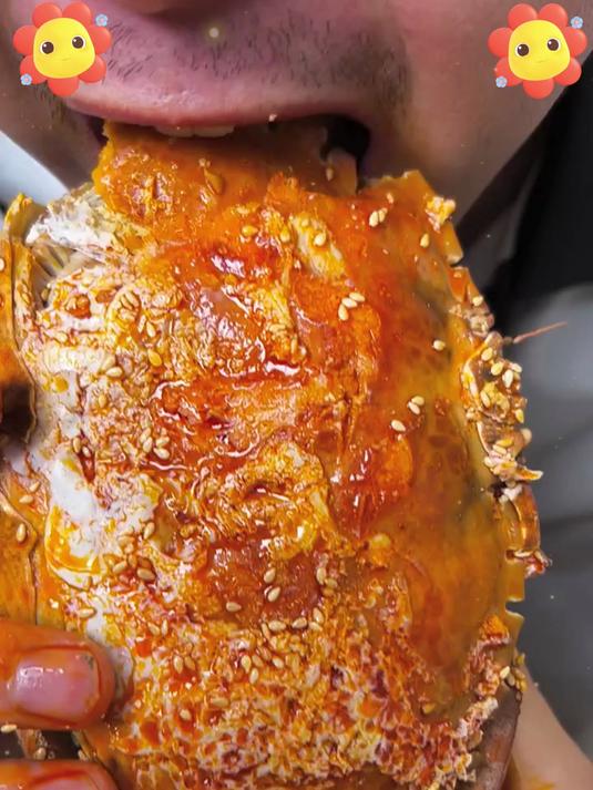 面包蟹直达！膏体绵密流油，蟹肉紧实弹牙，一口鲜到上头