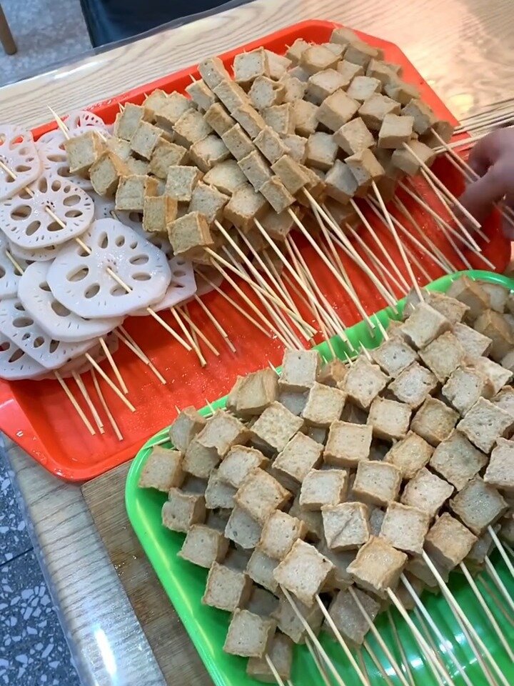 炸串老师傅无保留分享鱼豆腐穿串教程