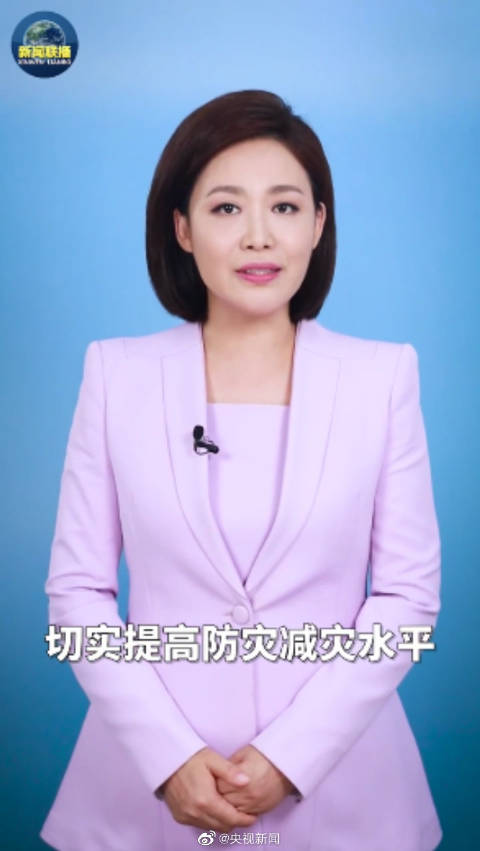 「抗旱减灾渴不容缓」南方高温还在持续,旱情仍在加剧。各方已积极行动起来,水利部调度水库开闸