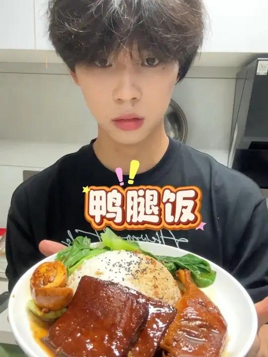 “大家好，本懒的鸭腿饭——又油又懒又带毛！”（鸭腿去毛？直接让灰太狼用舌头舔——“狼口脱毛