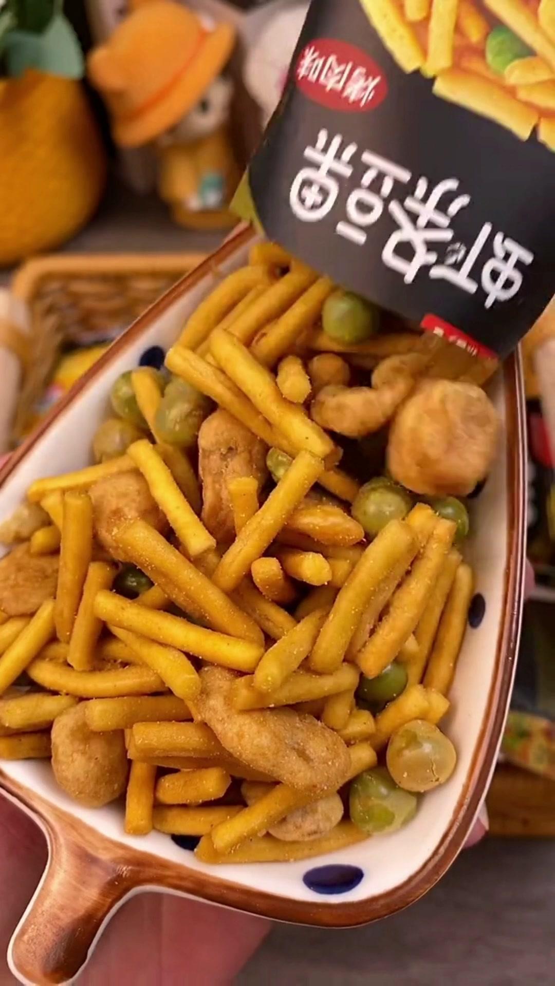 这个虾条豆果嘎嘎的香,酥酥脆脆,越嚼越香!零食推荐 虾条豆果 追剧小零食 好吃到停不下来