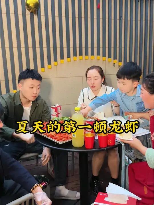 保姆给大家做夏天的第一顿龙虾宴,吃的好爽 记录真实生活 保姆 HBN原白霜