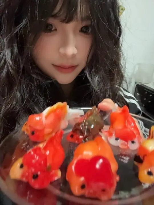 快速制作多枚小金鱼虾饺并服用