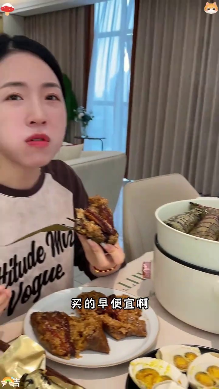 嘉兴大肉粽,个大馅足,肉很扎实,咸香咸香的!粽子 嘉兴大肉粽 咸粽 吃粽子
