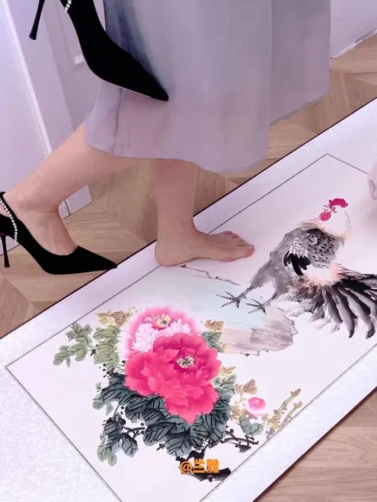 这幅称作“金鸡独立”还是“金鸡报喜”评论区又炸起来了 2025闪亮登场感受国画的意境之美上