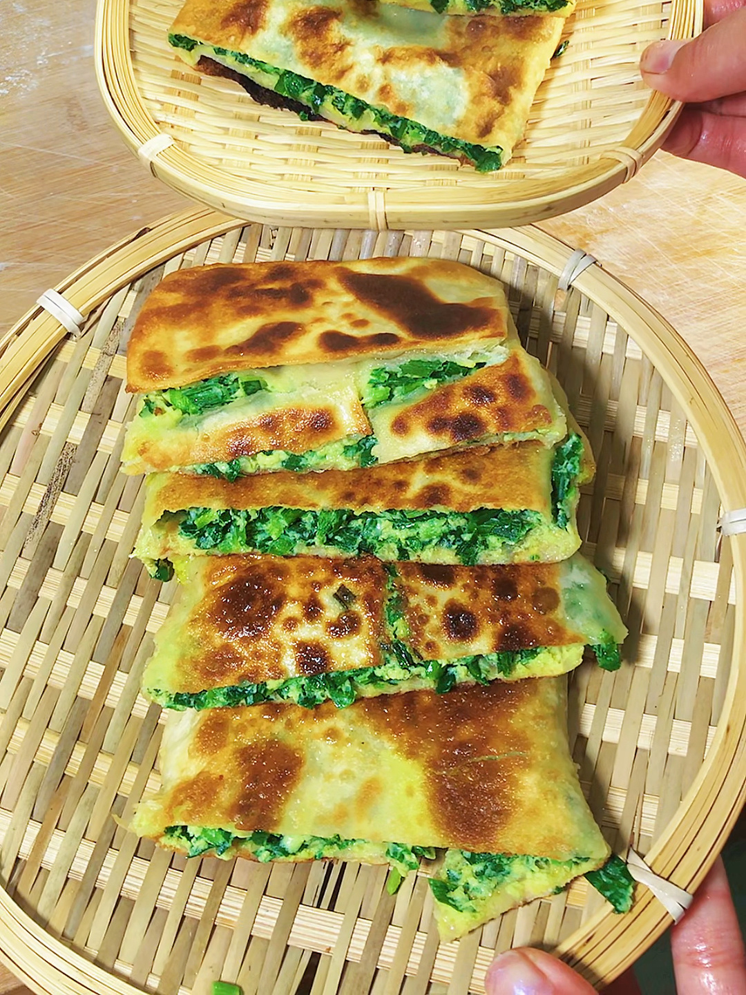 焦香酥脆的韭菜馍吃完再来一碗紫菜蛋花汤