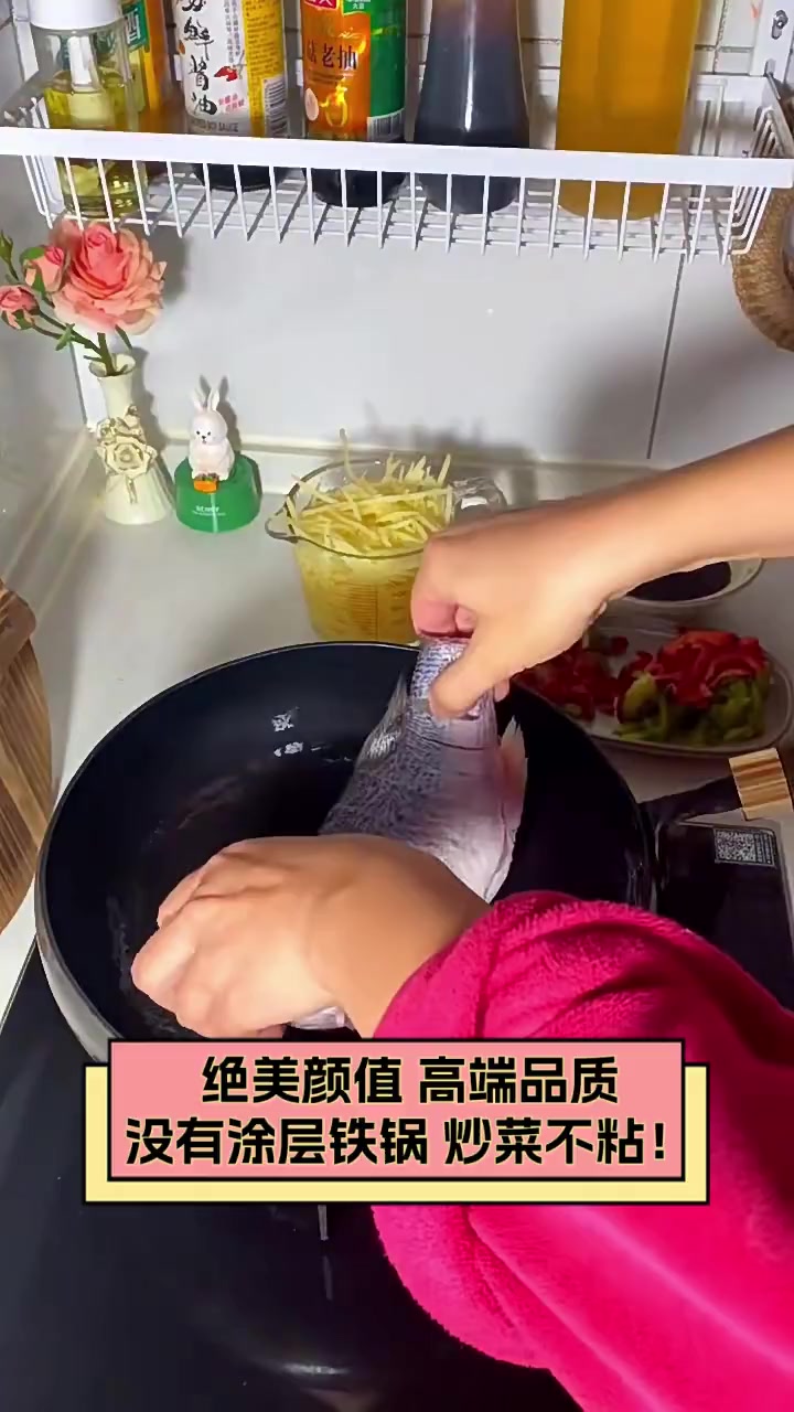 绝美颜值,高端品质,没有涂层铁锅,炒菜不粘!