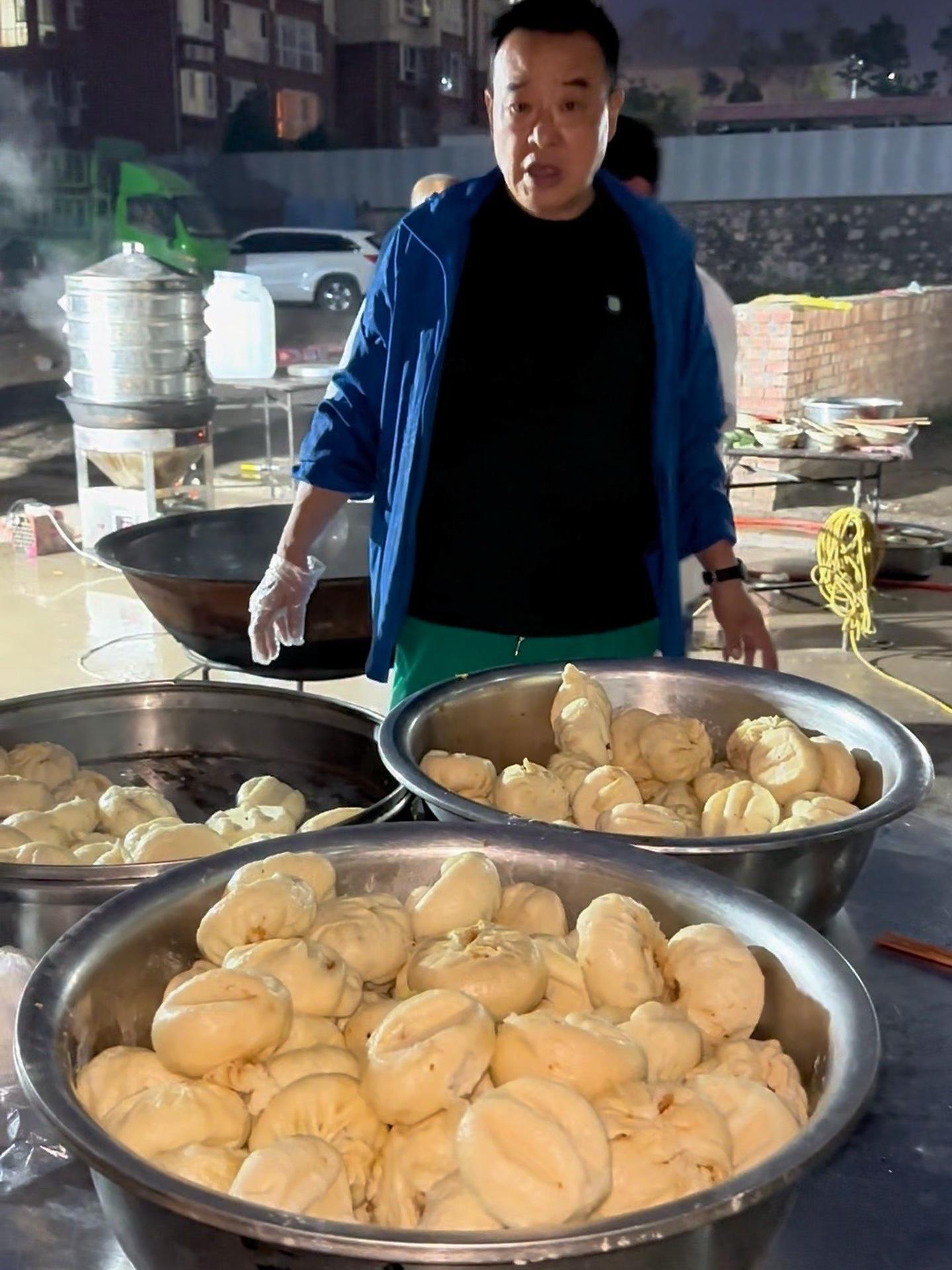 山西乔迁之喜,大肉包子随便吃,我一顿吃了15个太香了 抖音美食推荐官 农村美食 美食