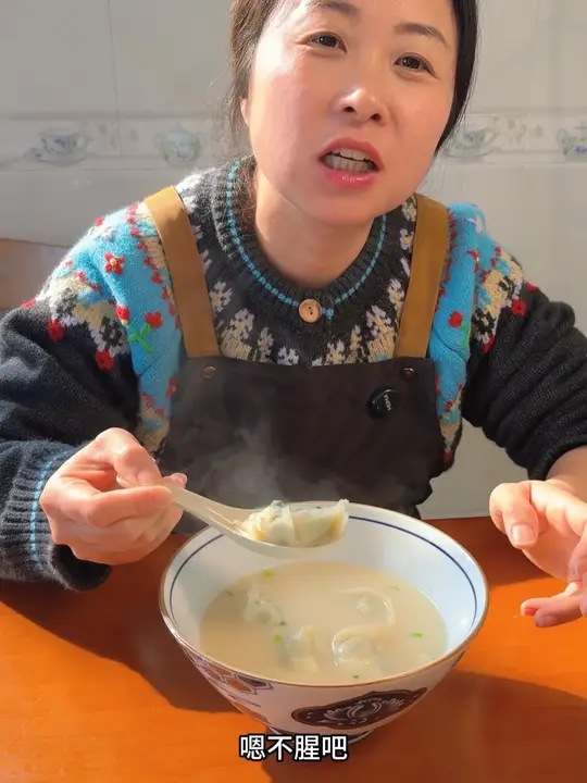蛮子吃上刀鱼了,小点的刀鱼可以做馄饨,配点荠菜,满口一个春天的味道