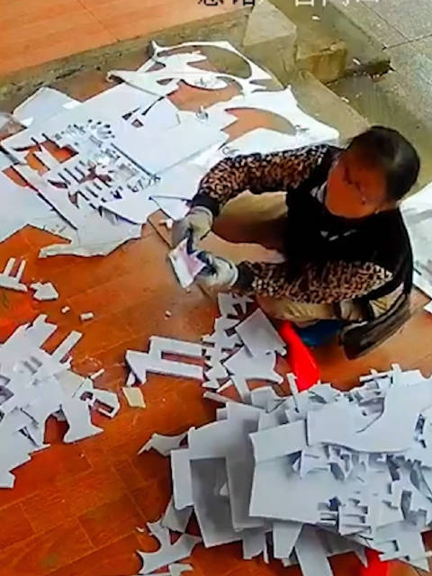 「收废品阿姨捡到5600元当即归还,当事人:给100元表谢被婉拒,就送出所有废品」5月8日