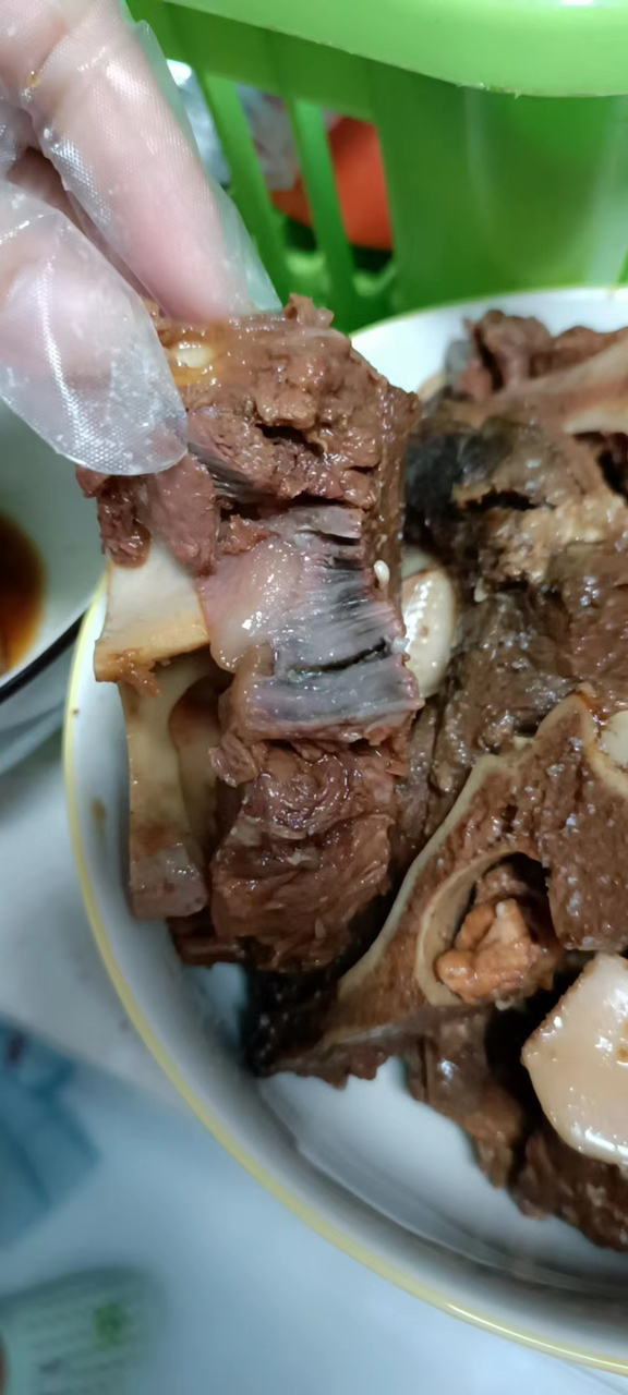 煮熟的牛肉里面发黑