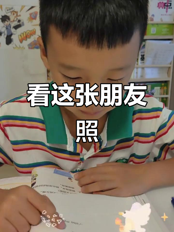 琳达和朋友合影,妈妈看照片时惊讶不已