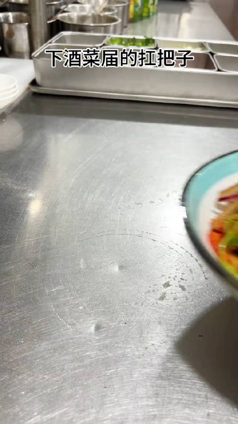 新疆首席下酒菜“皮辣红”味道比老虎菜还要生猛!