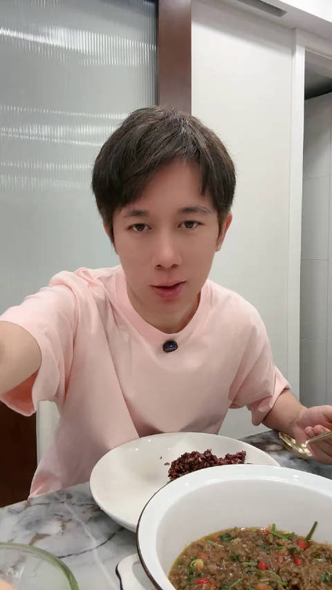 原料 牛肉 咖喱 香菜,西红柿,土豆,姜黄,肉桂,喜马拉雅盐,小米辣,矿泉水