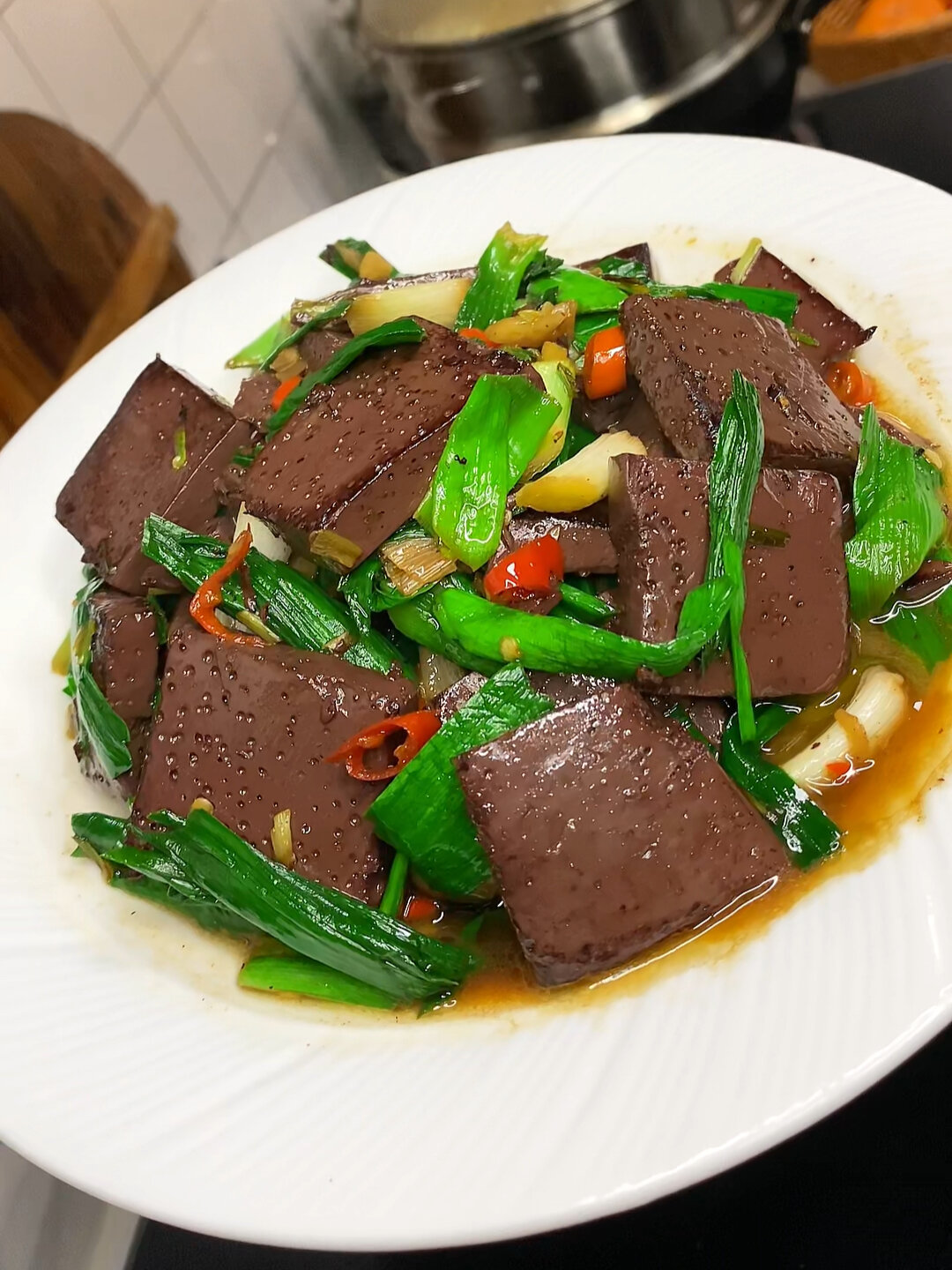 好吃的家常菜,蒜苗炒猪血,做法简单香辣下饭