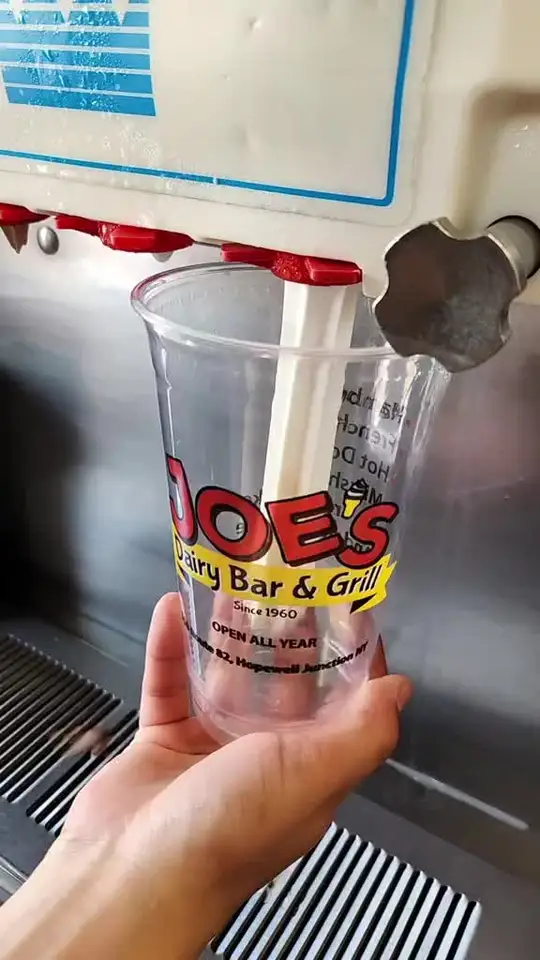 当你的好朋友给你打了一杯巧克力圣代