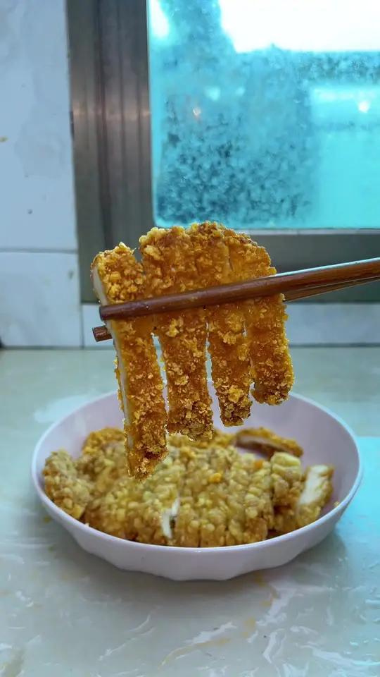 想吃炸鸡排不用买,在家10元就能做一大盘,外脆里嫩太好吃了!