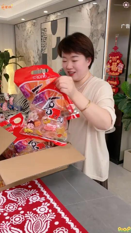 喜之郎果冻100杯才十几块钱,过年往桌上一摆小朋友大朋友都喜欢喜之郎果冻果冻喜之郎囤好货过