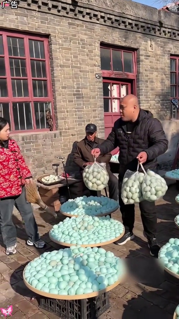 正宗海鸭蛋,各个起沙流油,趁划算赶紧拍上一单!海鸭蛋 鸭蛋 流油海鸭蛋……