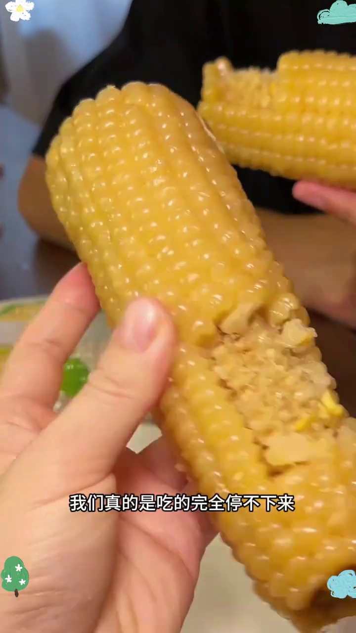 这个 白糯玉米 我们全家都爱吃,它是那种又嫩又糯又甜的玉米,当早餐晚餐都很合适!玉米 糯玉