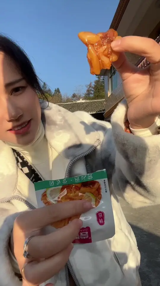 爱尝无骨鸭掌，口感爽脆超好吃！