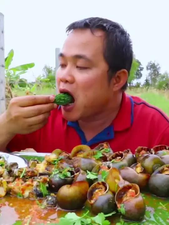 小赖苦瓜酸辣酱汁凉拌小田螺 农村美食记录生活泰国大叔泰国美食泰国生活内容启发搜索