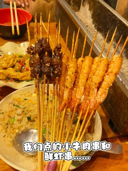 边烤边吃的云南昭通小肉串,巨巨巨巨好吃!