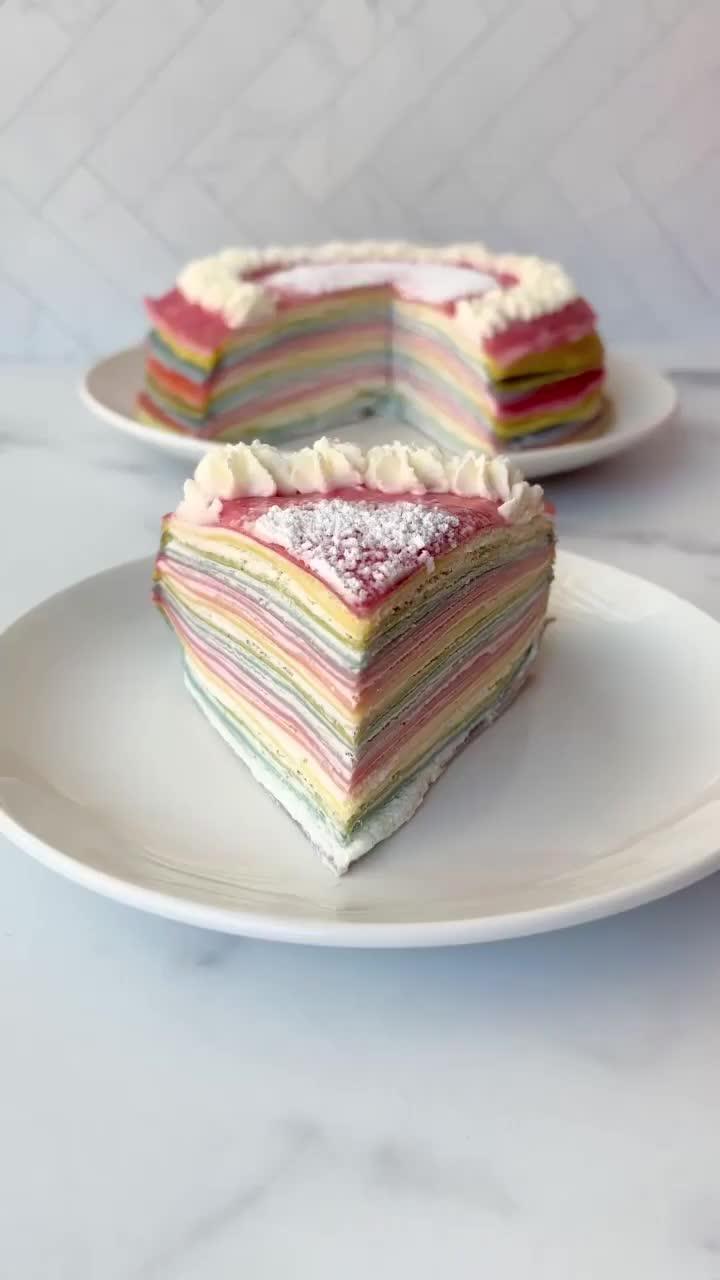 彩虹控的姐妹看过来,用彩虹颜色做的千层蛋糕怎么能错过!温州蛋糕培训 西点蛋糕培训 蛋糕烘焙