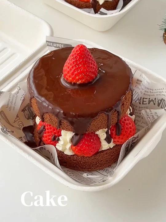 无需抹面复古甜品草莓巧克力奶油蛋糕