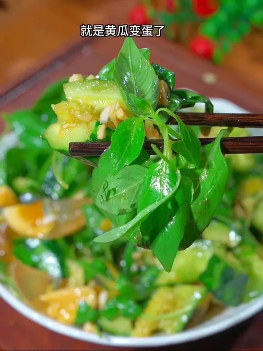 凉拌菜当然离不开香油,黑芝麻香油还得是这个老四川宜宾的,传统工艺水代法加工,香浓醇厚,非常