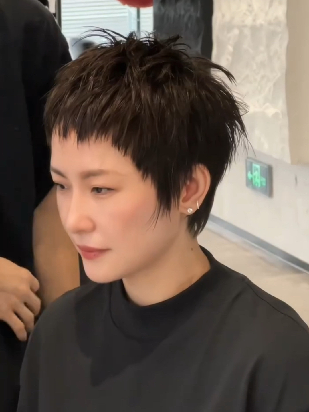 2023女生短发推荐气质与美貌并存成都发型