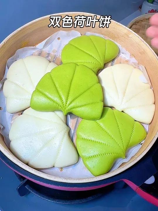夹菜夹肉都好吃 今天做了双色荷叶饼，随意搭配都是决决好吃。多做点冻起来，早上五分钟蒸一下～