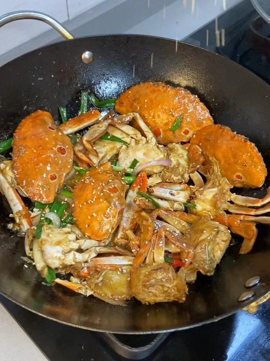 葱姜爆炒梭子蟹!嗦一口直接上头!鲜掉眉毛!