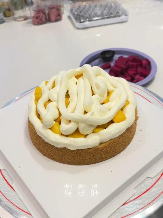 diy生日蛋糕就挺治愈的