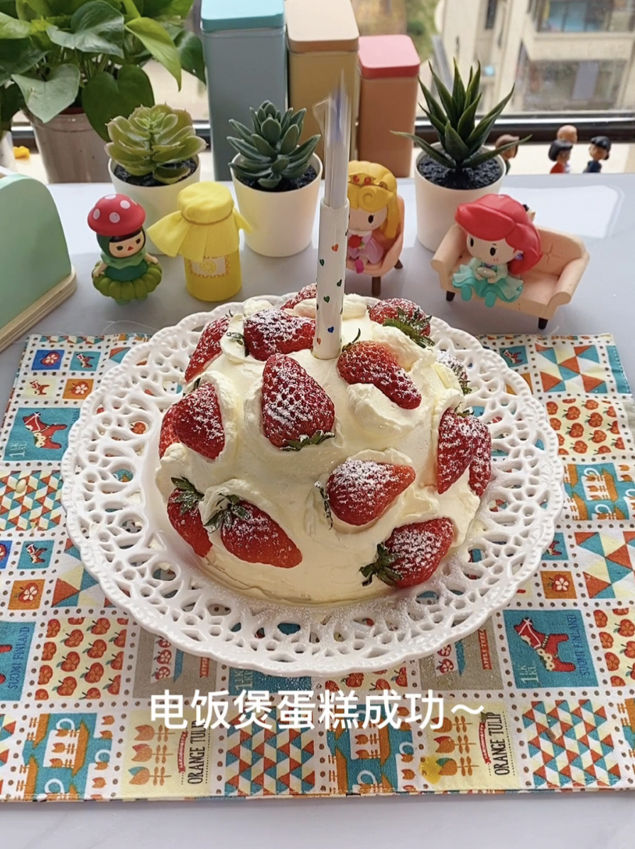 电饭煲就能做草莓炸弹蛋糕,颜值太高了