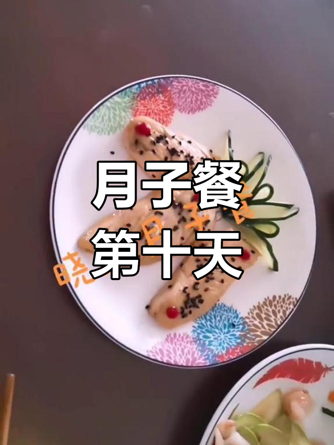 晚餐食谱:荞麦骨汤面、煎鸡排与角瓜虾仁