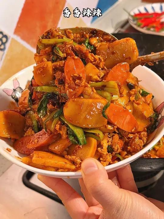 我一定要给你们分享这个辣炒年糕的做法,和夜市摊的味道一模一样!